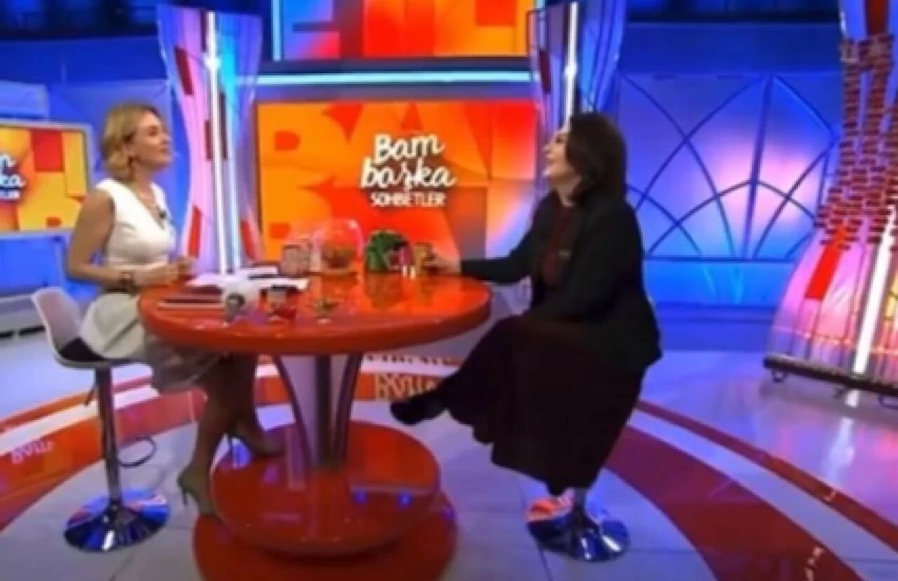 Ceyda Düvenci’den Nazan Kesal’a tepki çeken sözler! Ortam adeta buz kesti - 1. Resim