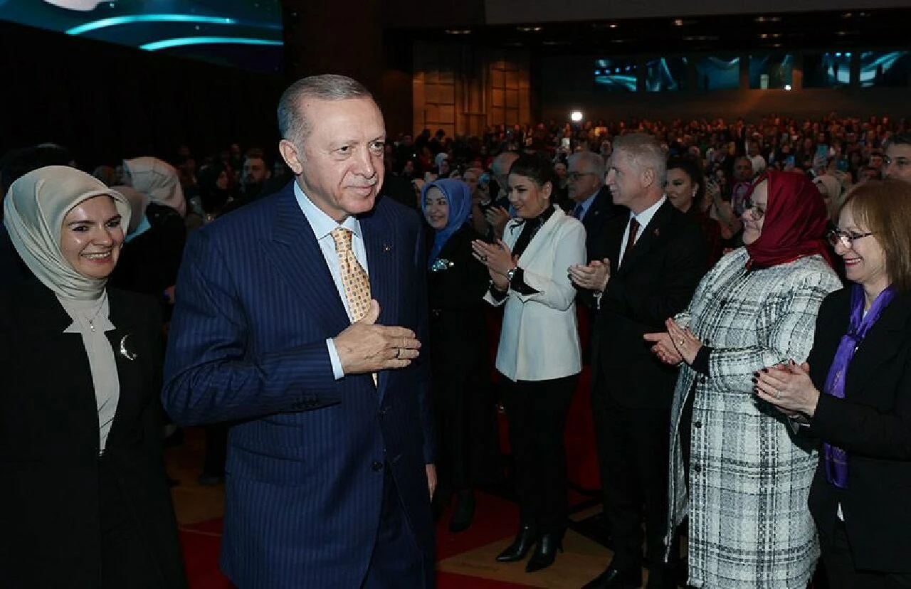 Cumhurbaşkanı Erdoğan'dan 8 Mart Kadınlar Günü'nde net mesaj: Önce kadını sonra aileyi ve ülkemizi güçlendireceğiz - 2. Resim
