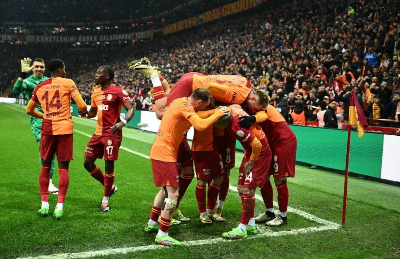 Galatasaray Rizespor ağlarına yarım düzine gol bıraktı