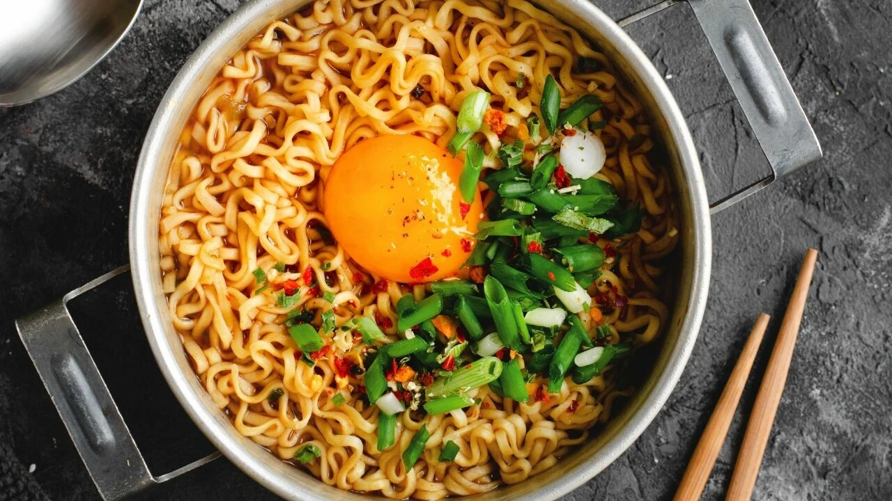 Güney Kore'nin popüler yemeğinden çıkanlar mide bulandırdı! Beyni yiyip bitiriyor - 1. Resim