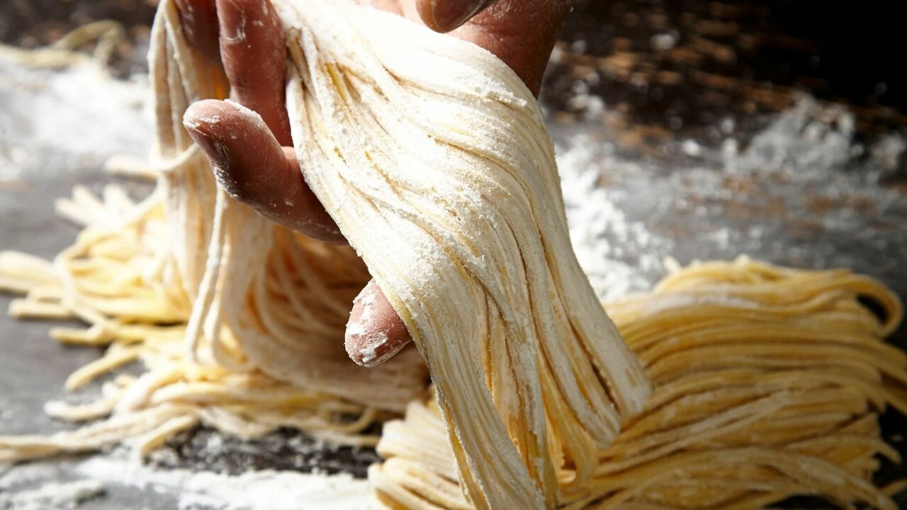 Güney Kore'nin popüler yemeğinden çıkanlar mide bulandırdı! Beyni yiyip bitiriyor - 2. Resim