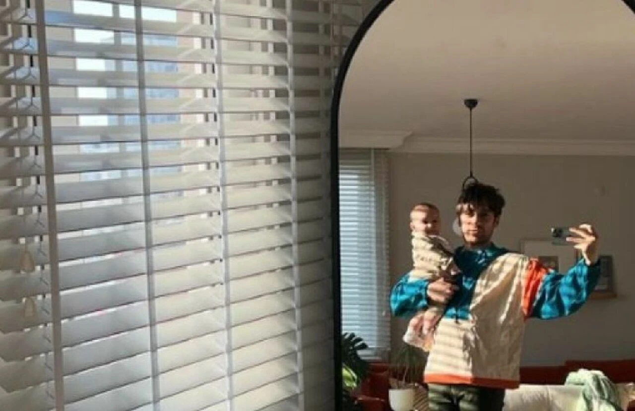 Oyuncu Bora Akkaş, ilk kez kızının yüzünü gösterdi! Kareye beğeni yağdı