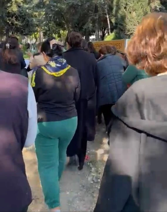 Polis memuru eski eş katletti! 8 Mart'ta cenazesini kadınlar taşıdı - 1. Resim