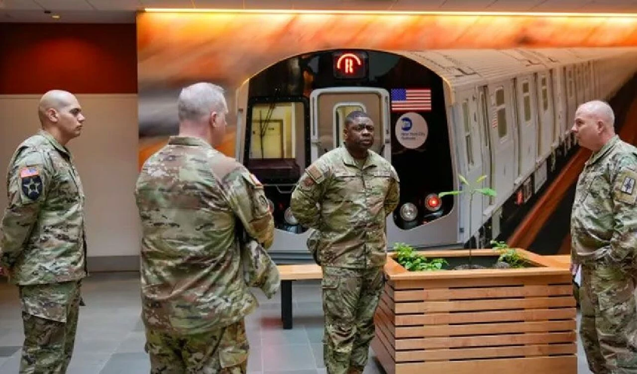 Polis yetmedi New York metrolarını asker korumaya başladı