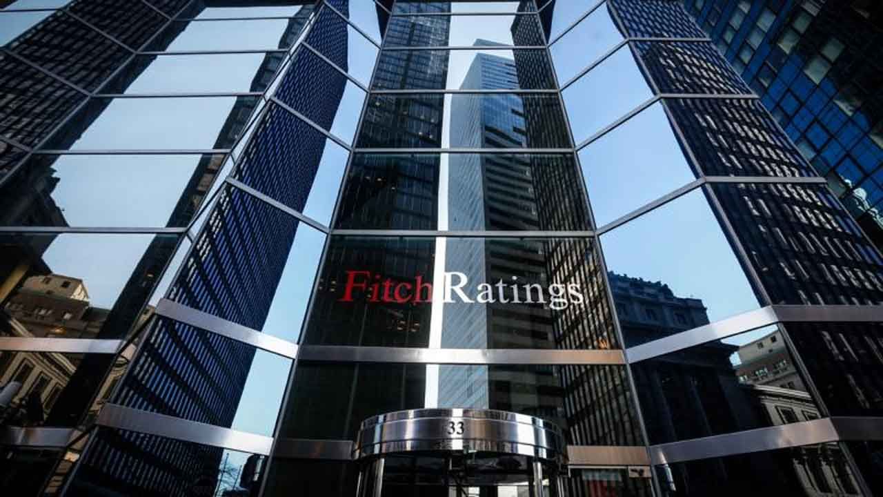 Fitch Türkiye&#039;nin kredi notunu yükseltti