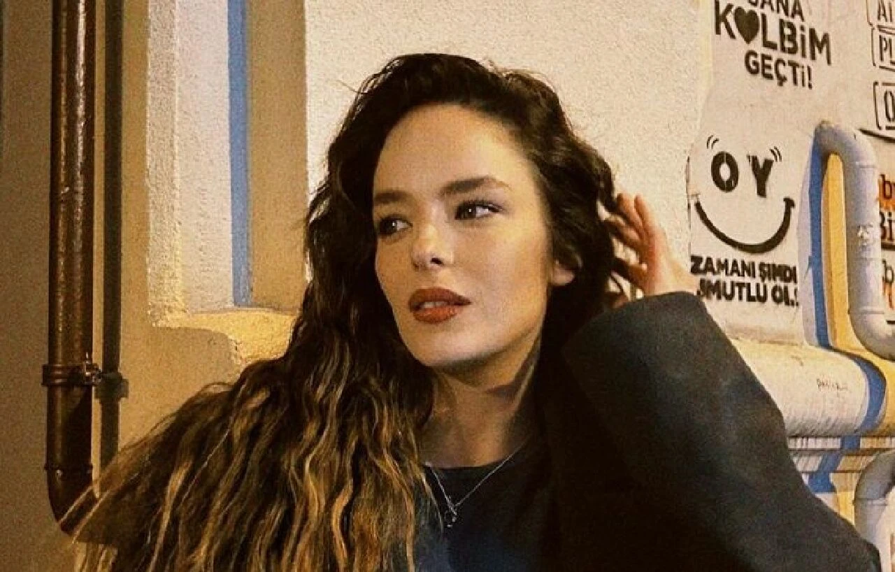 Gaddar dizisinde Leyla karakterini Buse Meral oynuyor - 1. Resim