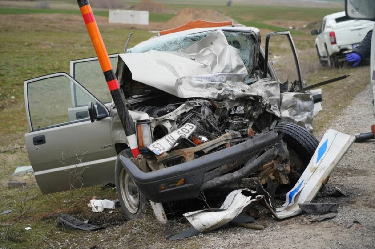 Muş-Varto karayolunda feci kaza: 1 ölü, 2 yaralı - 1. Resim