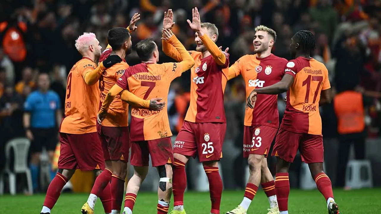 Okan Buruk Galatasaray tarihine geçti!