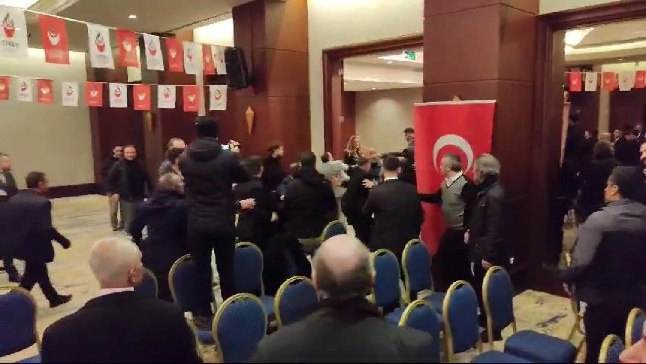 Zafer Partililer birbirine girdi Ümit Özdağ çıldırdı: Terbiyesiz adamlar - 2. Resim