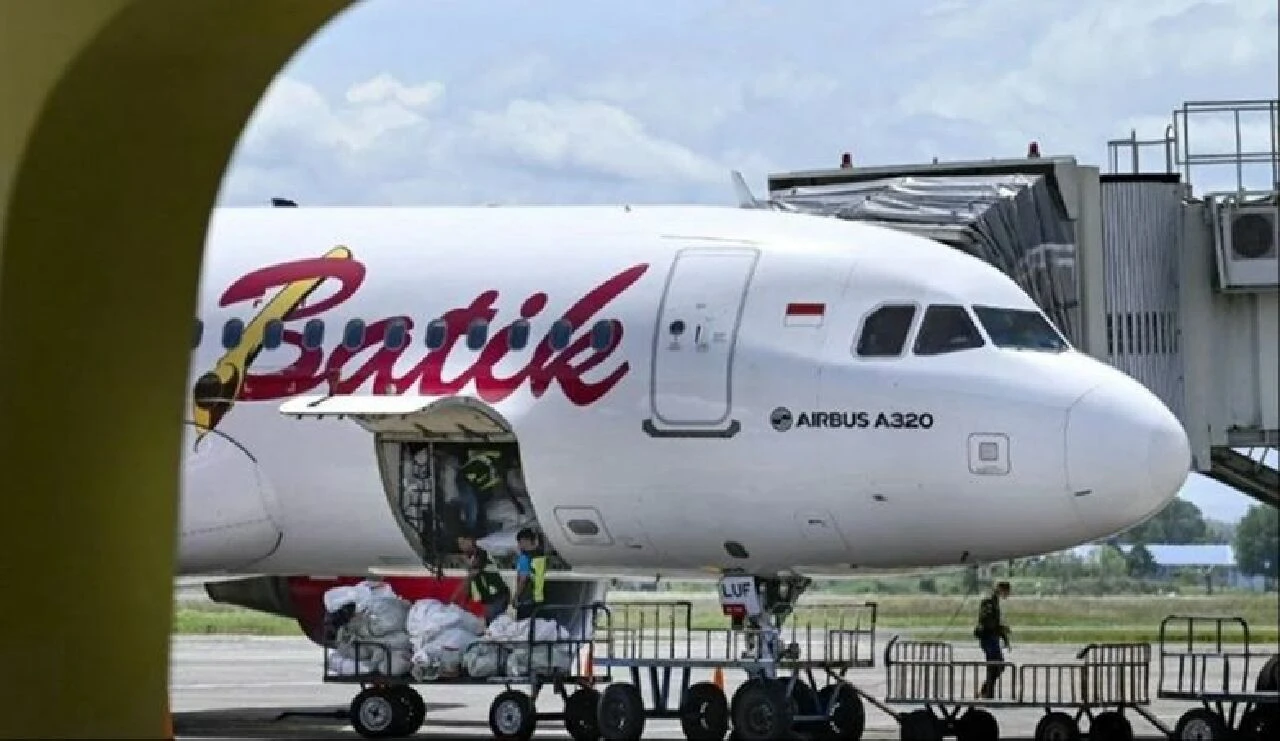 Akıllara zarar olay! İki pilotta uyuyakaldı uçak rotadan çıktı