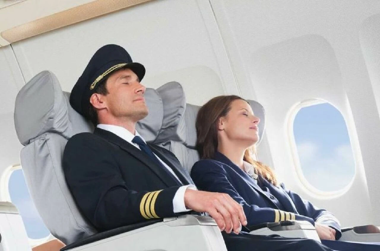 Akıllara zarar olay! İki pilotta uyuyakaldı uçak rotadan çıktı