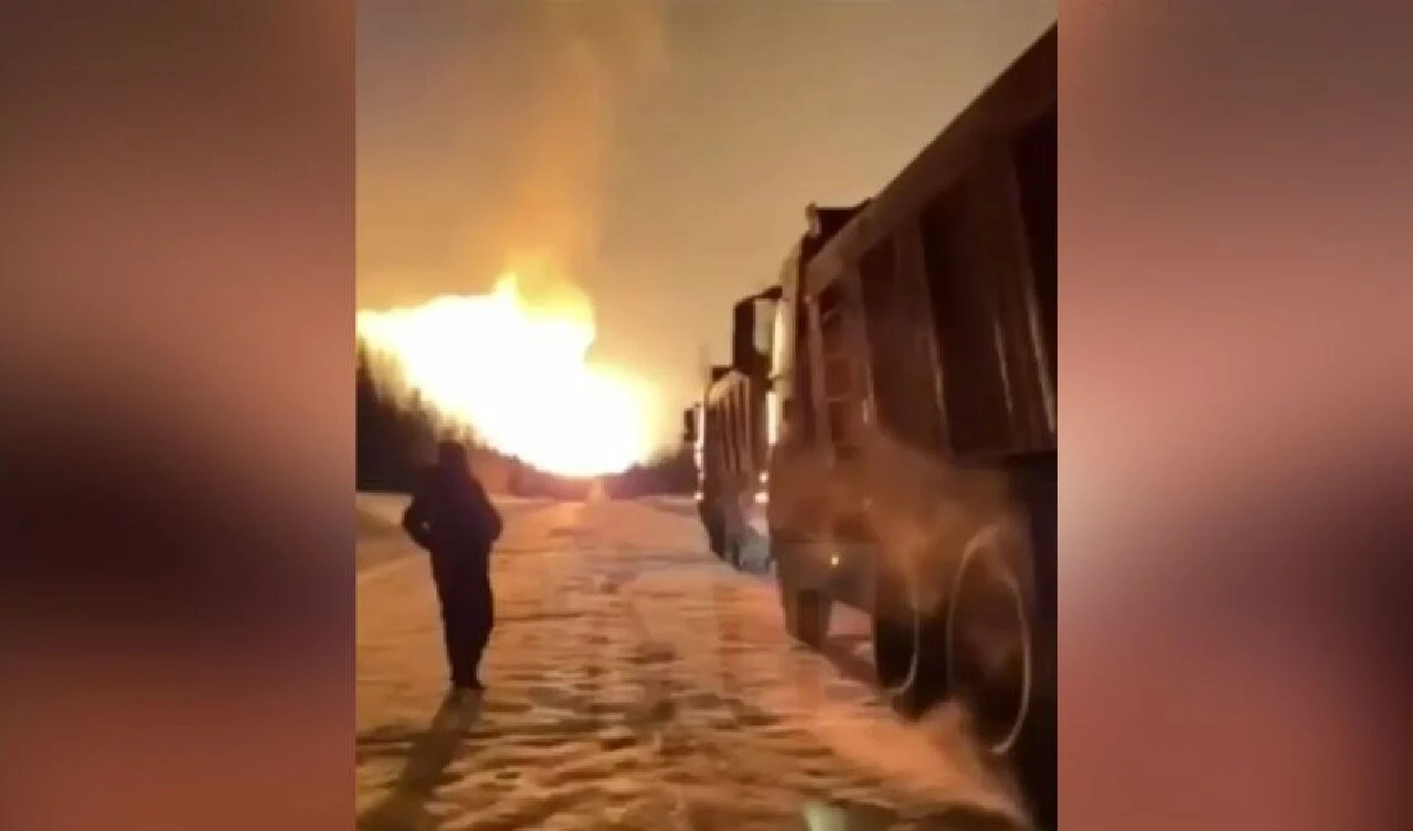 Alevler gökyüzünü sardı! Kilit doğal gaz hattında ikinci gizemli patlama - 2. Resim