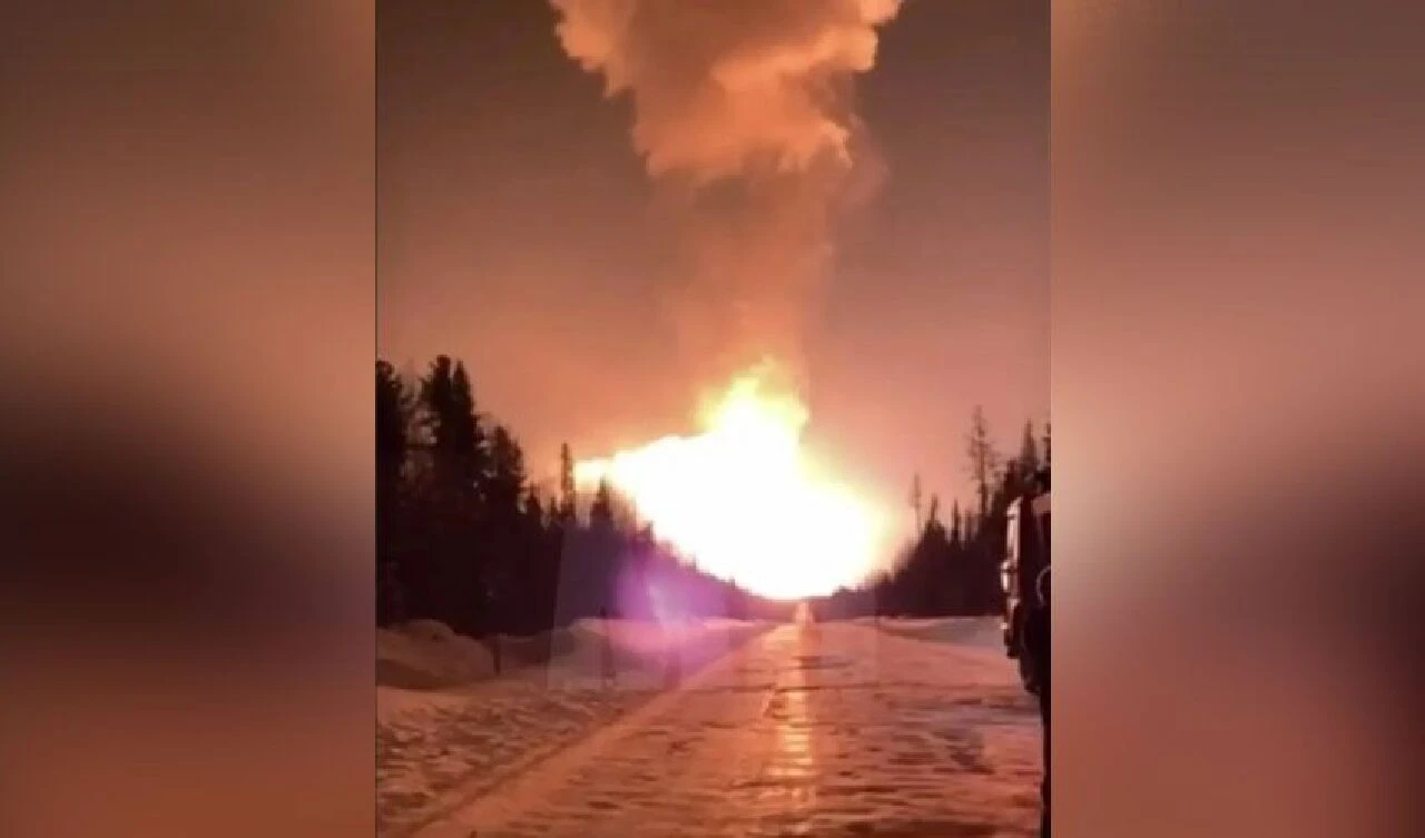 Alevler gökyüzünü sardı! Kilit doğal gaz hattında ikinci gizemli patlama - 1. Resim