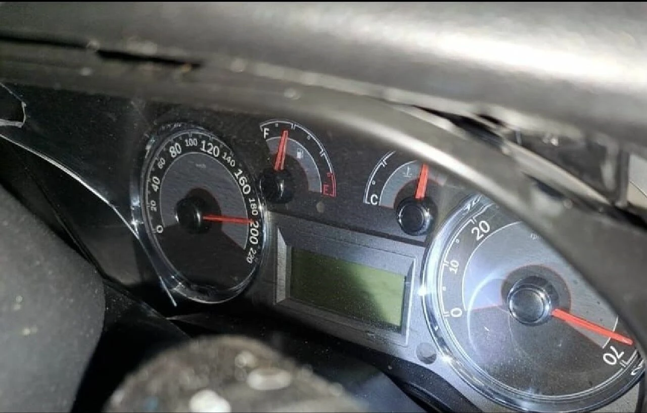 Aşırı hız ölüm getirdi: 190 kilometre ile direğe çarptı, motoru 100 metre ileriye fırladı