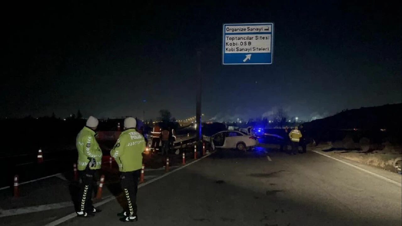 Aşırı hız ölüm getirdi: 190 kilometre ile direğe çarptı, motoru 100 metre ileriye fırladı