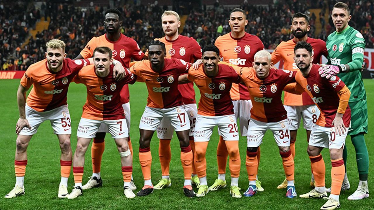Galatasaray&#039;da sürpriz ayrılık! İtalyan devi peşinde, yıldız futbolcunun menajeri İstanbul&#039;da