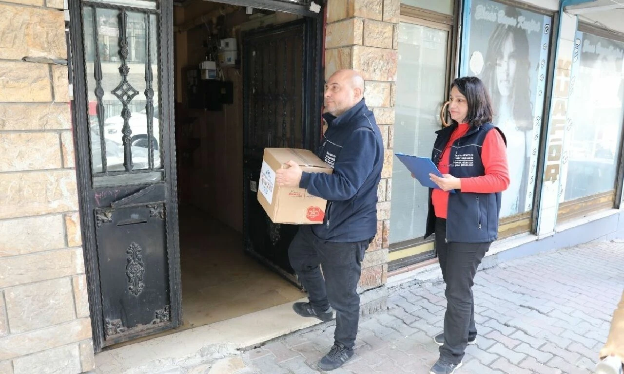 İBB'den gıda kolisi, nakit ve alışveriş kartı! Ramazan'da 200 bin aileye verilecek - 1. Resim