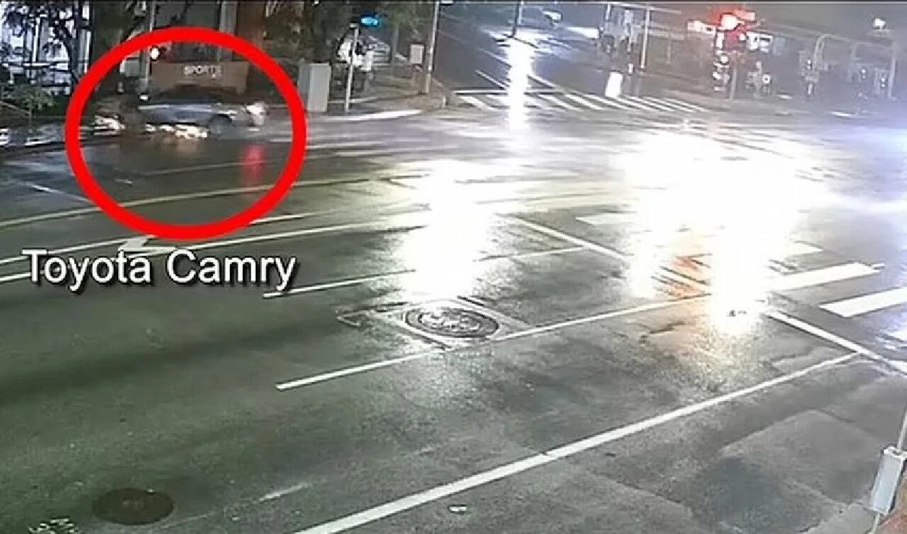 Kazanın şokuyla arkadaşını unutması faciayla sonlandı! Genç kız feci şekilde hayatını kaybetti - 1. Resim