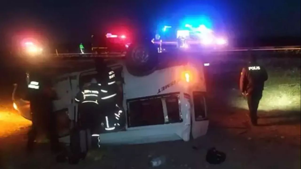 Konya&#039;da minibüs şarampole devrildi: 6 yaralı