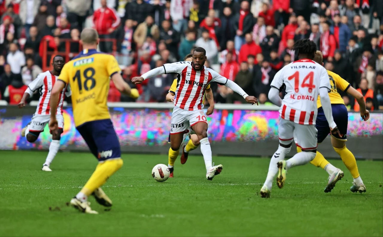 Samsunspor sahasında Ankaragücü'nü 2 golle geçti - 1. Resim
