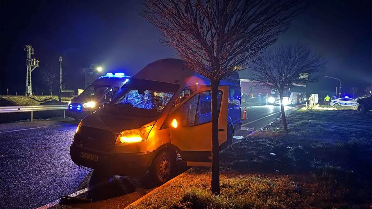 Tır ile öğrenci servisi çarpıştı: 7 yaralı - 2. Resim