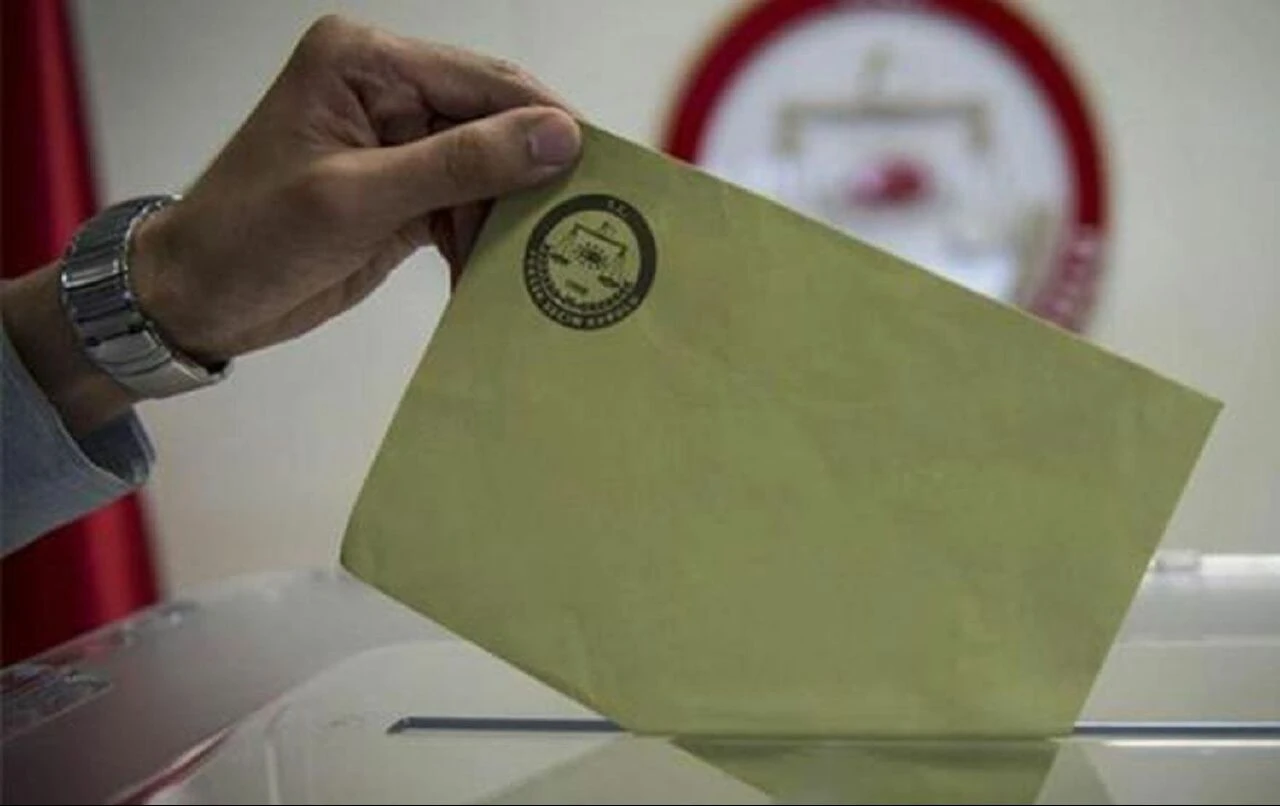 CHP'nin İstanbul anketinden çarpıcı sonuç! İlçelerde AK Parti önde, tek bir yer el değiştiriyor - 2. Resim