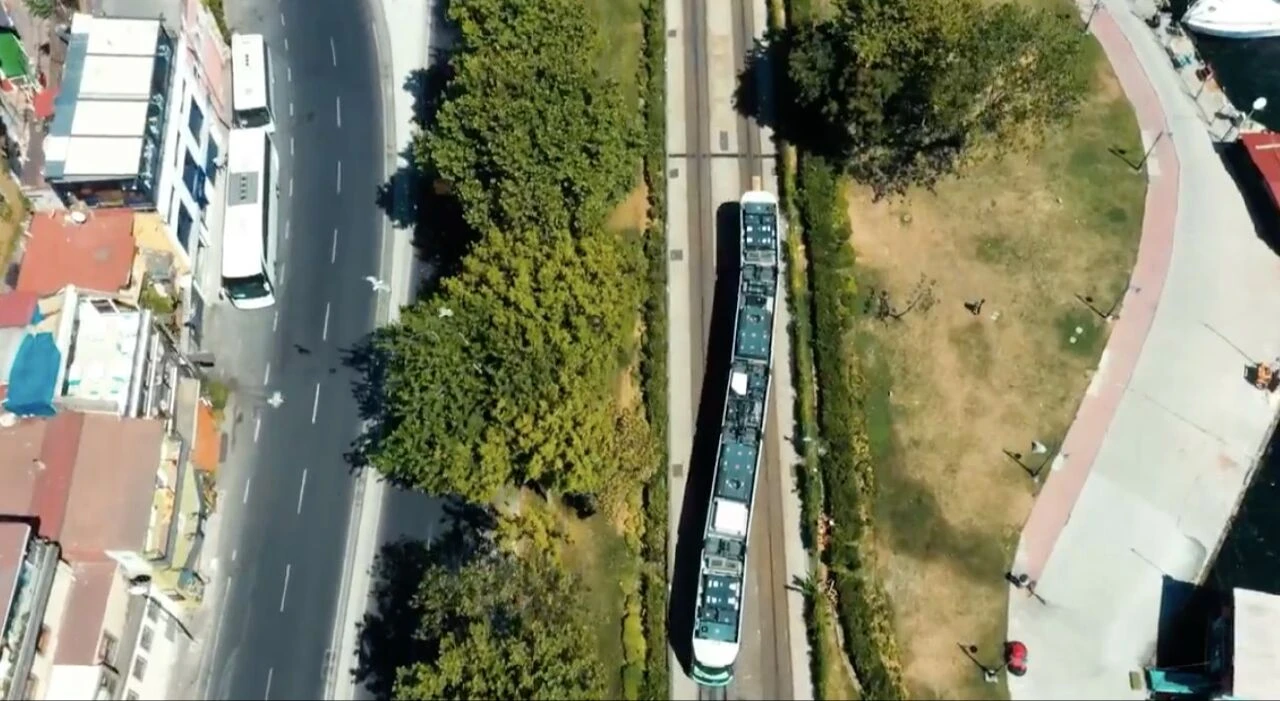 Ekrem İmamoğlu yeni metro hattının imzalarının atıldığını duyurdu