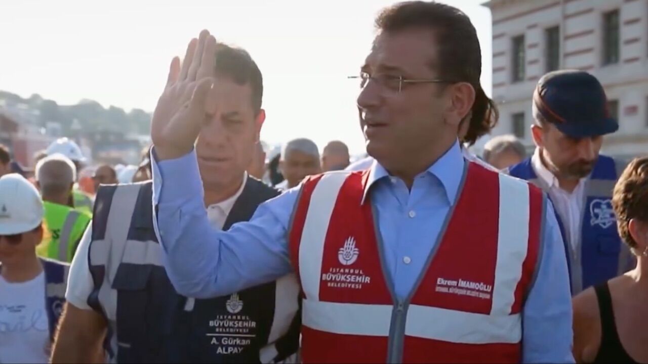 Ekrem İmamoğlu yeni metro hattının imzalarının atıldığını duyurdu