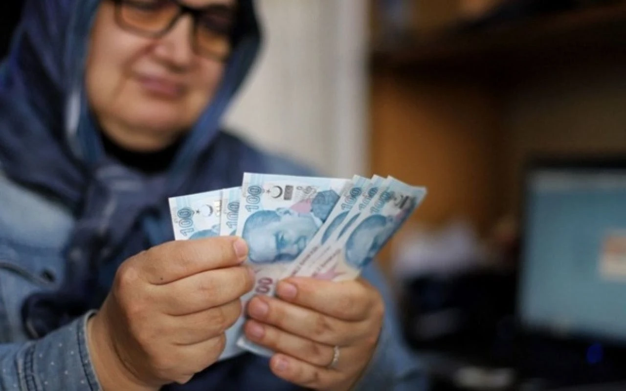 Ev kadınlarının emekliliğinde prim desteği ve borçlanma! Kritik detayları SGK Uzmanı tek tek açıkladı