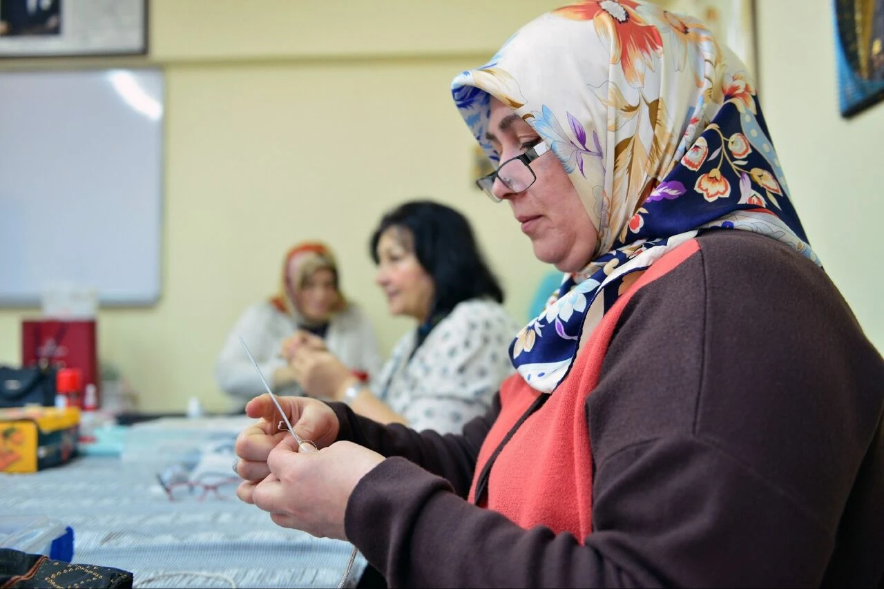 Ev kadınlarının emekliliğinde prim desteği ve borçlanma! Kritik detayları SGK Uzmanı tek tek açıkladı