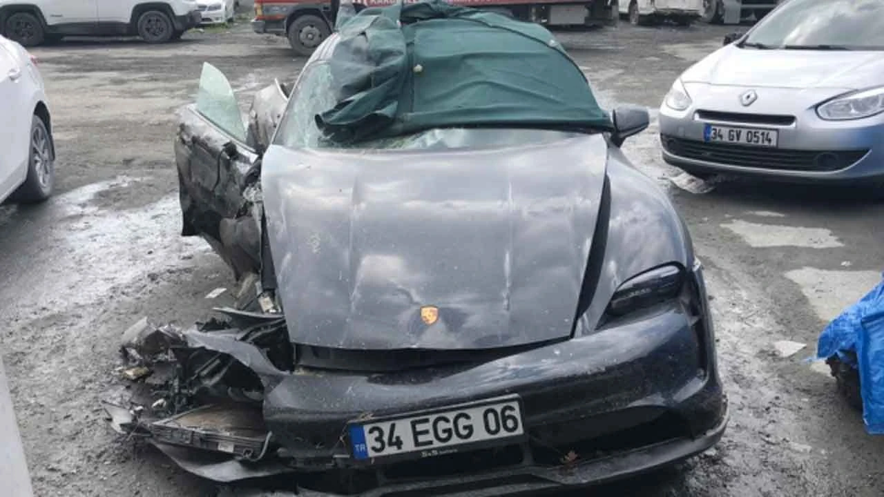 Eylem Tok'un oğlu havaalanına giderken aynı cümleyi tekrarlayıp durmuş! - 1. Resim