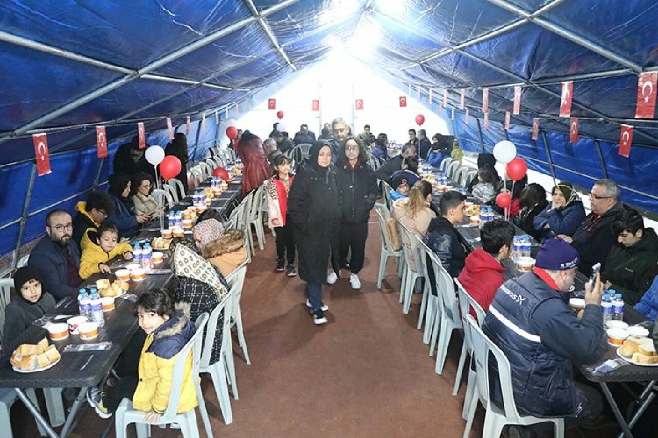 İstanbul ücretsiz kumanya dağıtımı ve iftar çadırı yerleri 2024 - 2. Resim