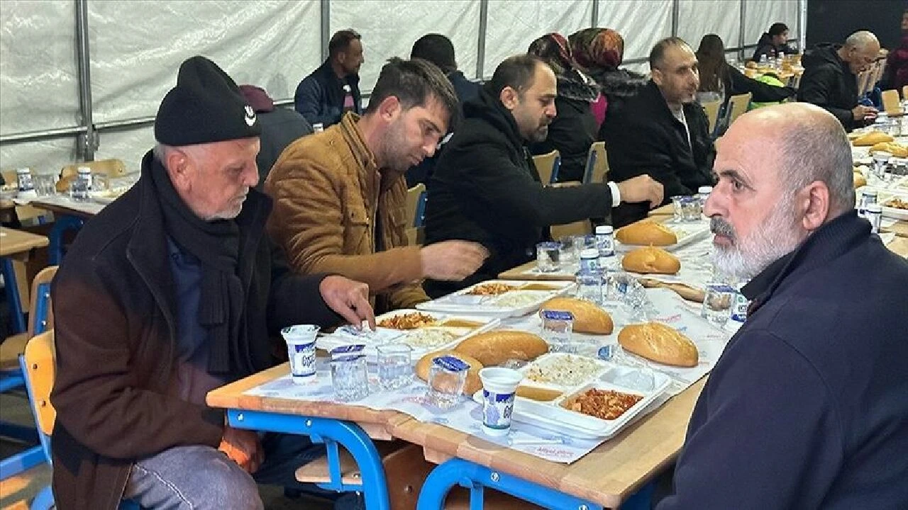 İstanbul ücretsiz kumanya dağıtımı ve iftar çadırı yerleri 2024 - 1. Resim