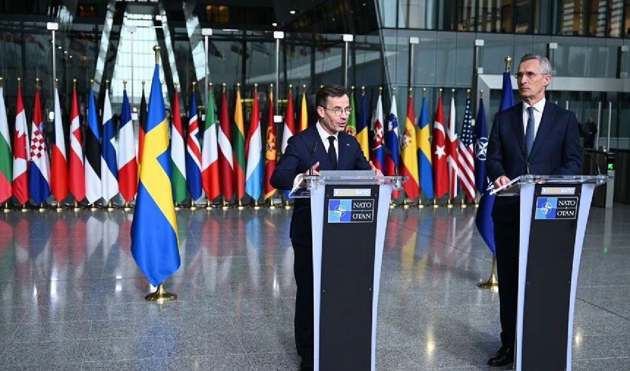 İsveç bayrağı artık NATO bayrakları arasında