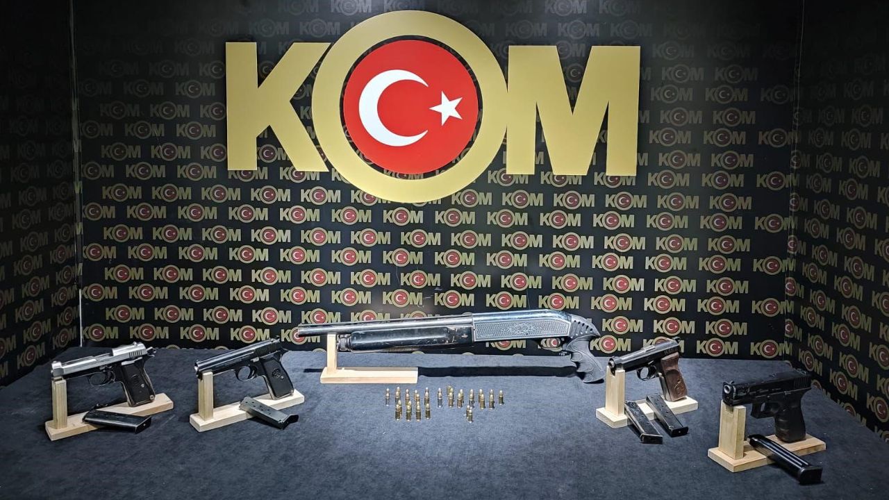 İzmir'de silah kaçakçılarına operasyon! Gözaltılar var