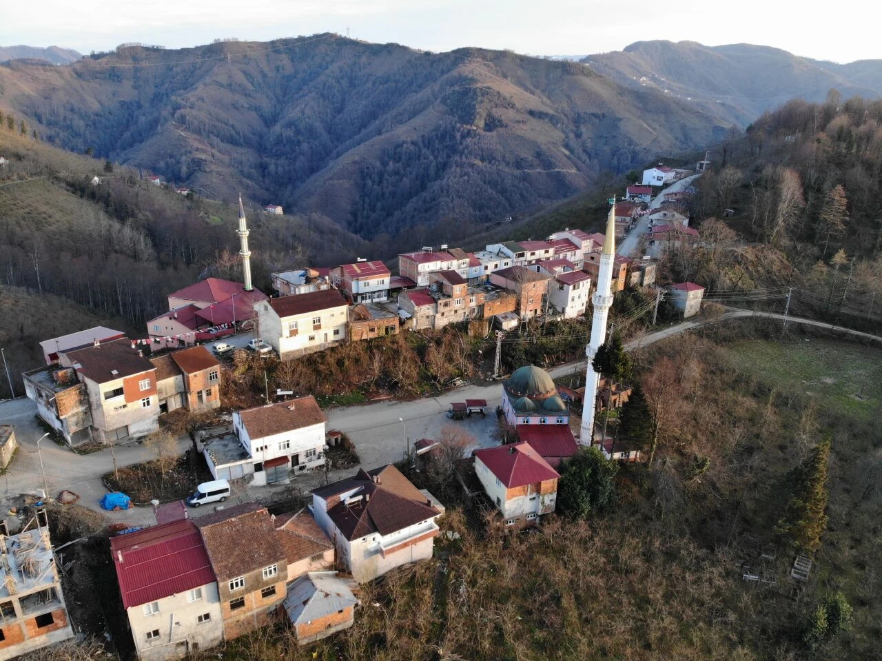 Karadeniz fıkrası gibi iftar saati! Karşı komşularıyla 2 dakika fark vardı müftülük olaya el attı - 1. Resim