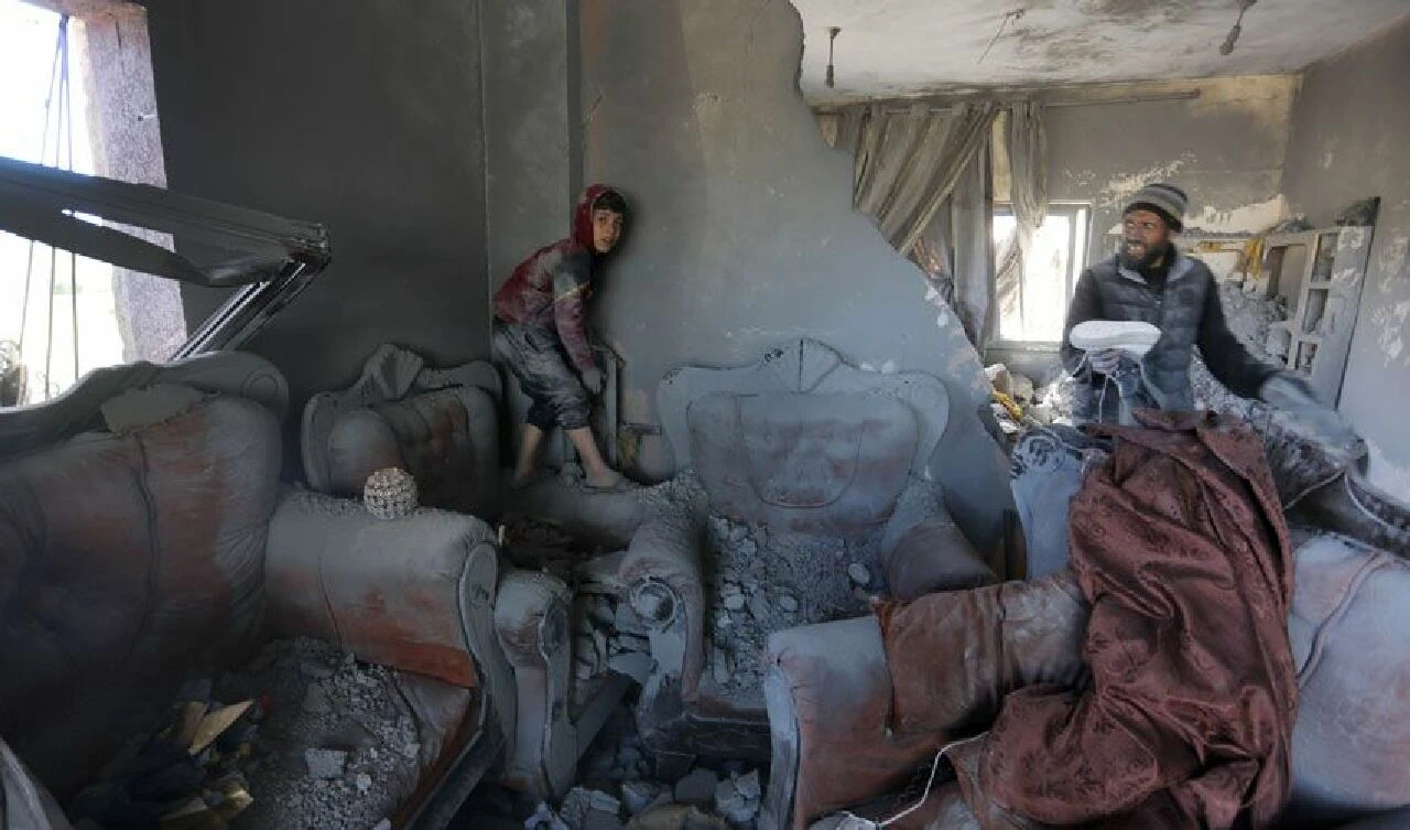 Ramazan'ın ilk gününde İsrail Gazze'ye bombalar yağdırdı: Çok sayıda ölü ve yaralı var - 1. Resim