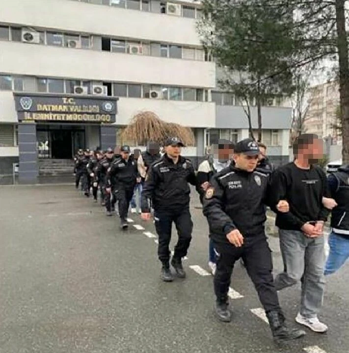 Zehir tacirlerine büyük operasyon: 17 kişi yakalandı