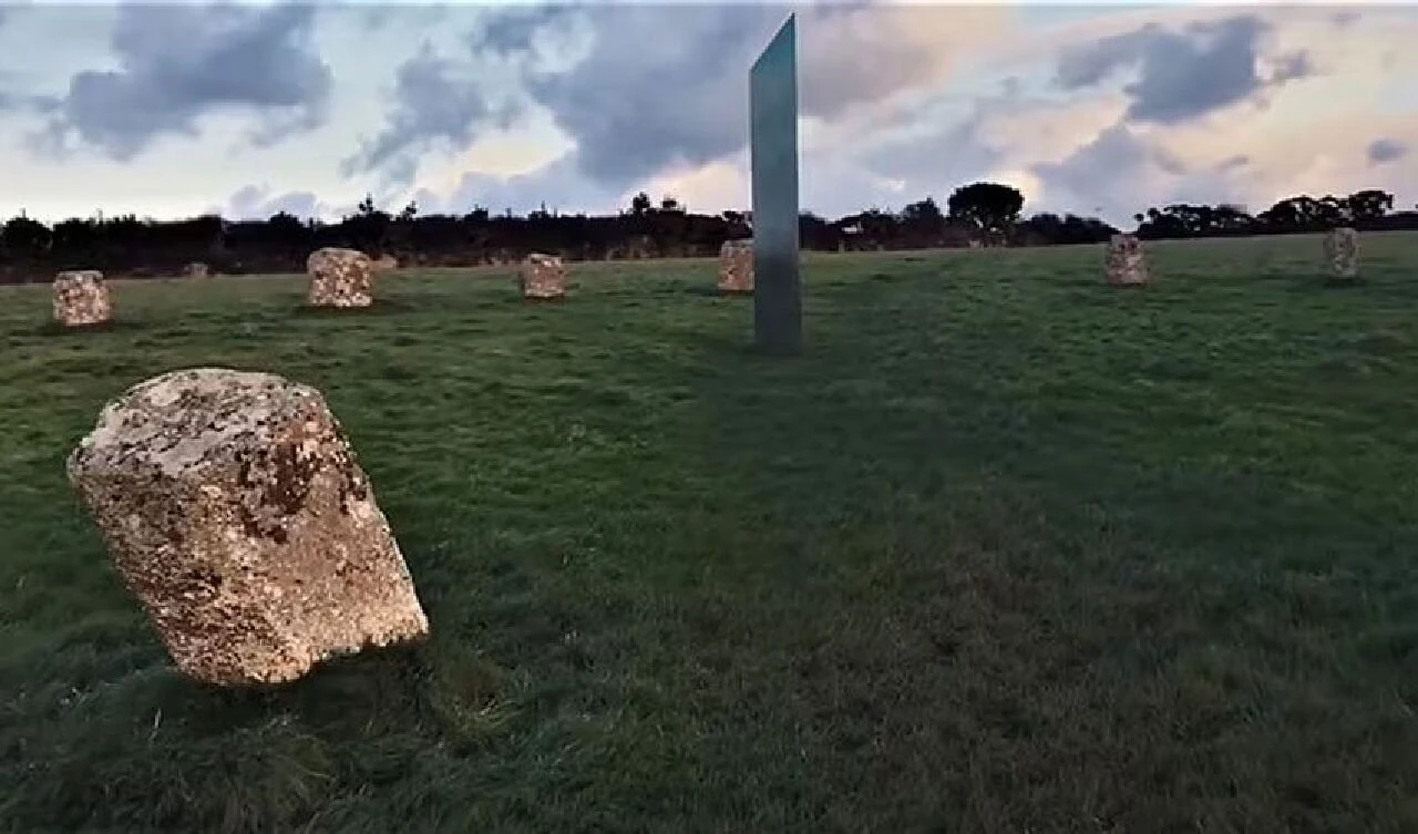 Birden ortaya çıkan monolitlere yenisi eklendi! Gizemli 5. yapı