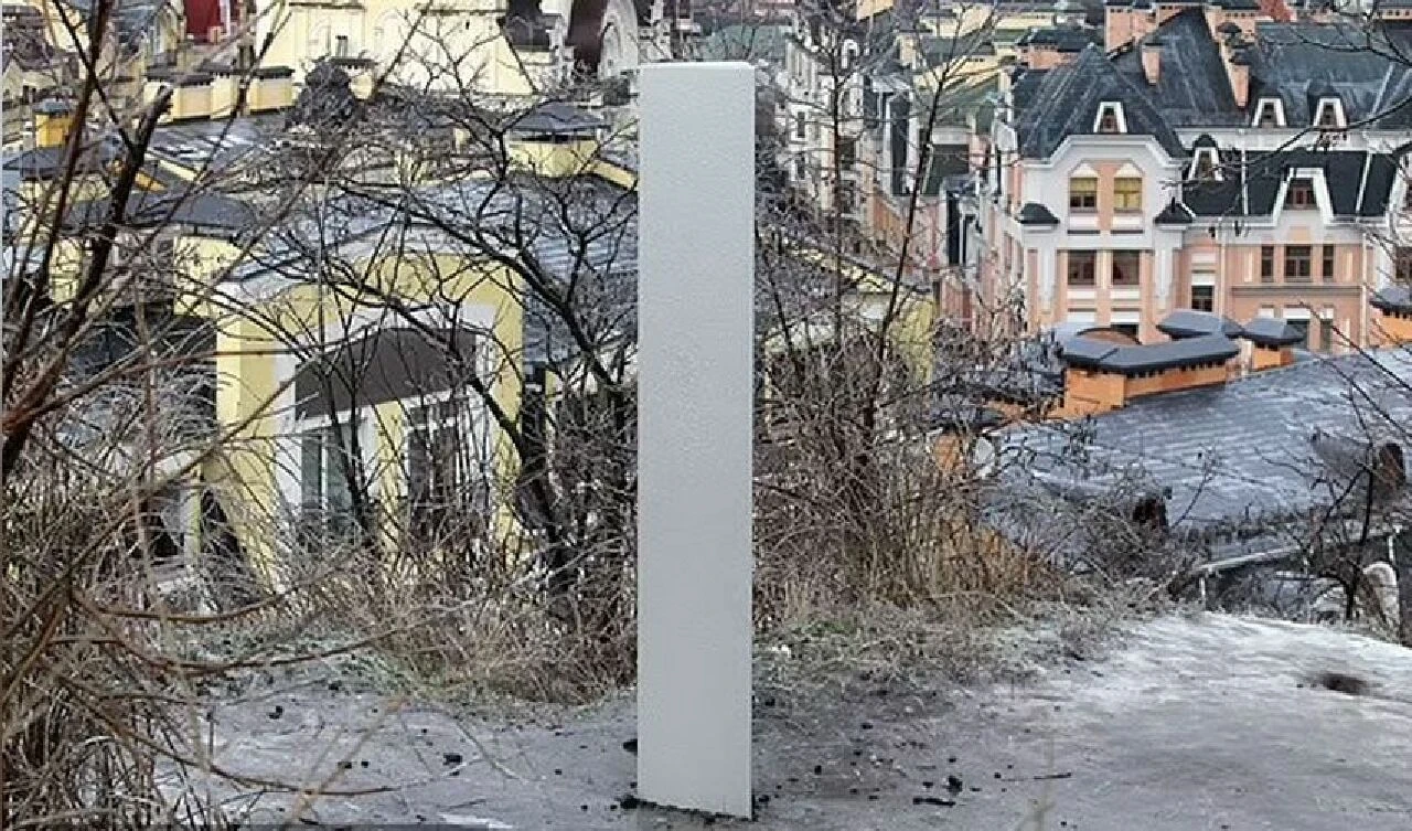 Birden ortaya çıkan monolitlere yenisi eklendi! Gizemli 5. yapı