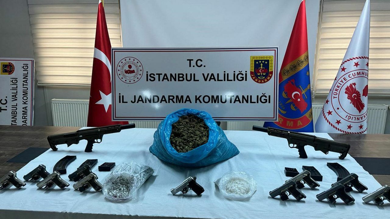 Eyüpsultan&#039;da jandarmadan narkotik operasyonu: 62 gözaltı