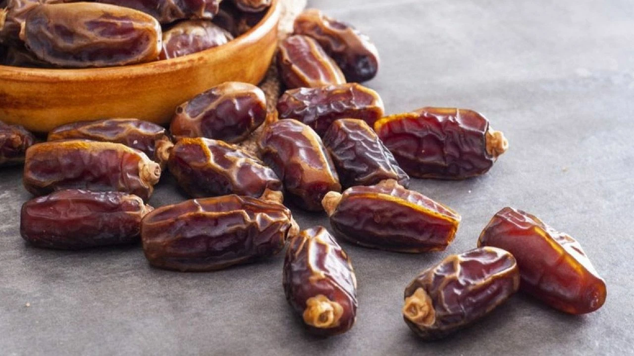 Hurma elinize yapışıyorsa aman dikkat! Ucuz diye tezgaha koşmayın... - 3. Resim