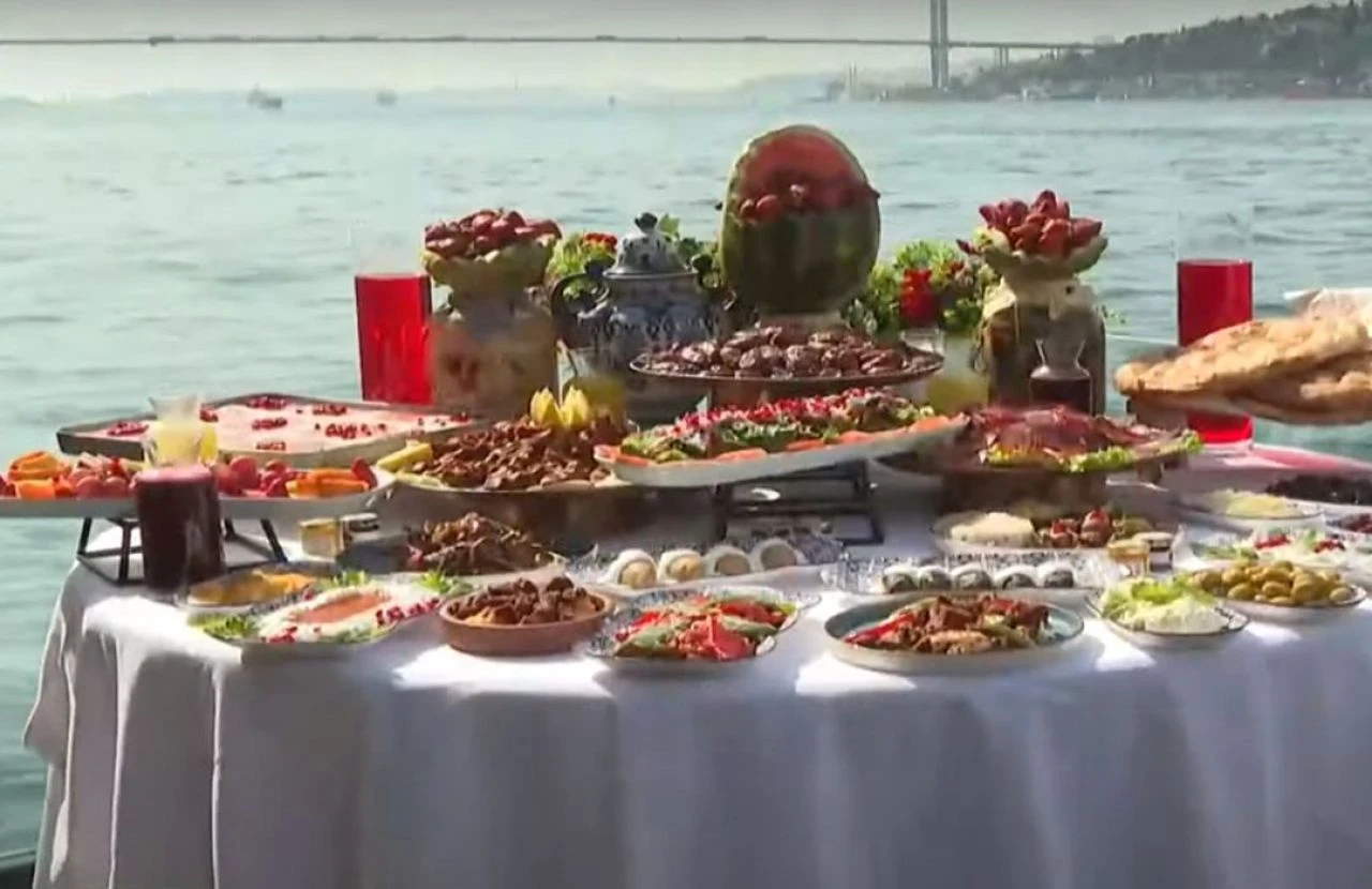 Lokanta ve restoran menüleri uçtu! İşte İstanbul’da boğaza karşı iftarın maliyeti - 1. Resim