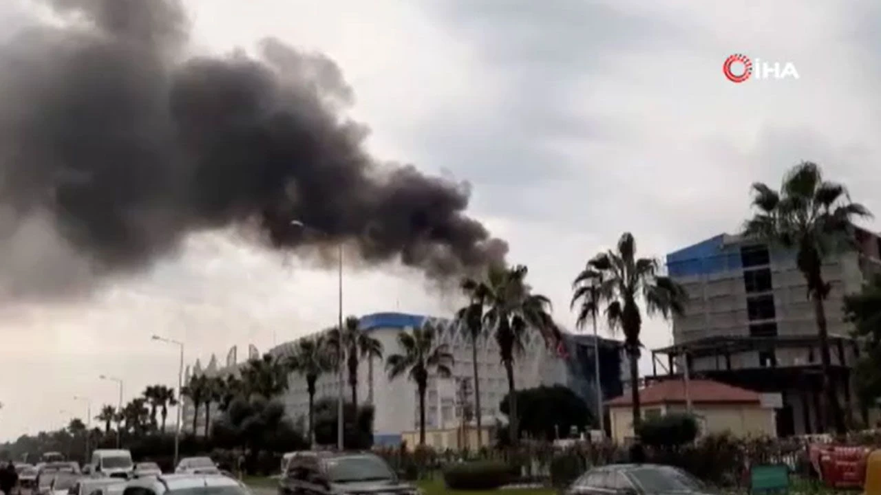 Antalya'da 5 yıldızlı otelde yangın çıktı - 1. Resim