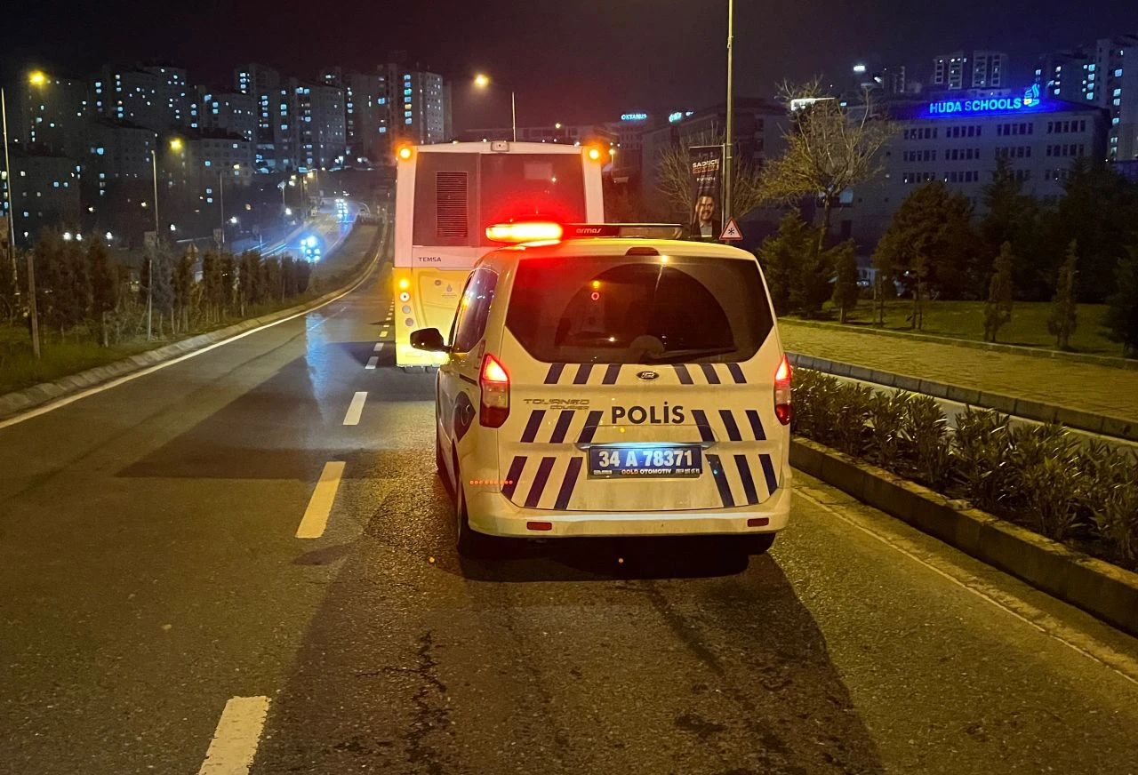 Başakşehir'de İETT otobüsünde dehşet! Şoförü kalp hizasından bıçakladı - 2. Resim