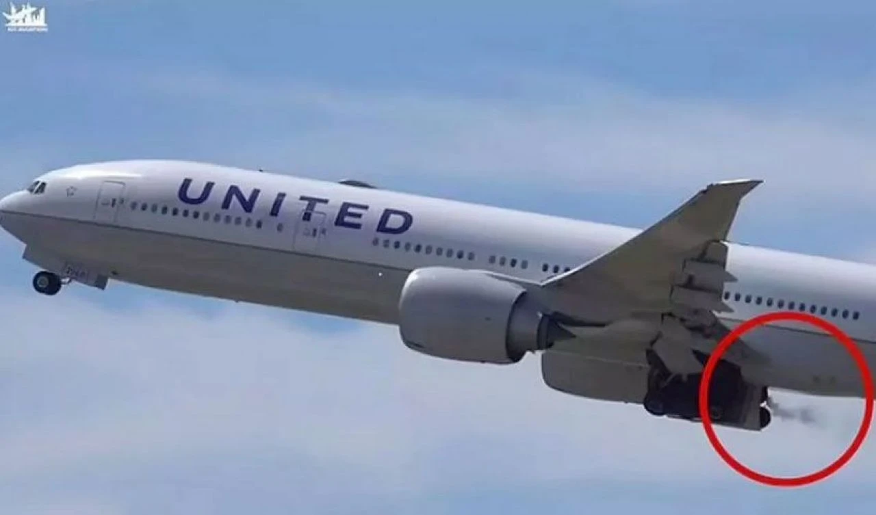 Boeing uçaklarının vukuatları bitmiyor! Havadan petrol yağdırdı