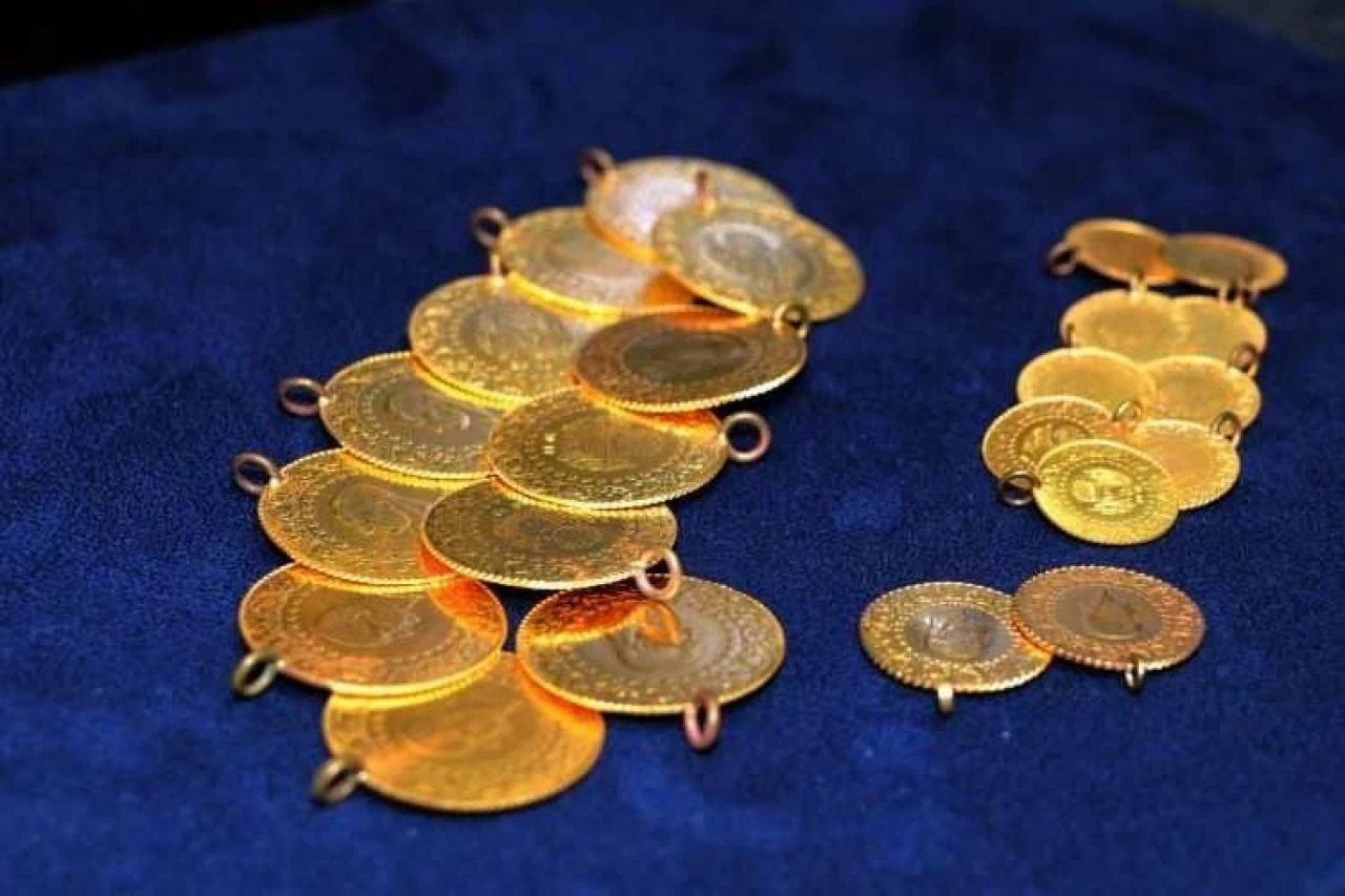 Cumhuriyet ve çeyrek vitrine çıkmadan kapış kapış gitti! Kuyumcular altın bulamadı, Darphane çift mesai yaptı - 3. Resim