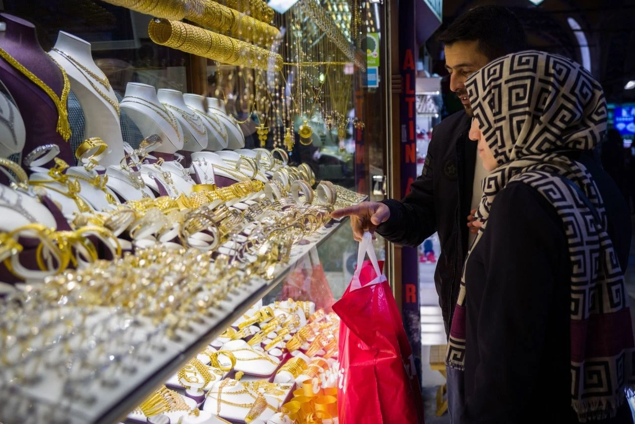 Cumhuriyet ve çeyrek vitrine çıkmadan kapış kapış gitti! Kuyumcular altın bulamadı, Darphane çift mesai yaptı - 2. Resim