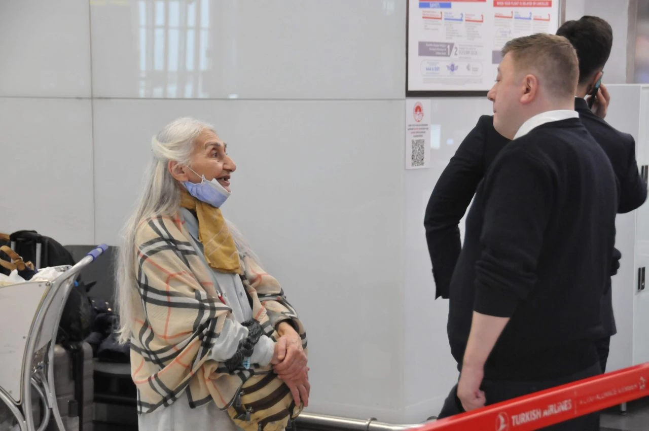 Film gibi olay: İranlı akademisyen 2 aydır İstanbul Havalimanı'nda yaşıyor! - 1. Resim