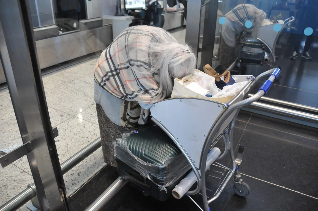 Film gibi olay: İranlı akademisyen 2 aydır İstanbul Havalimanı'nda yaşıyor! - 2. Resim